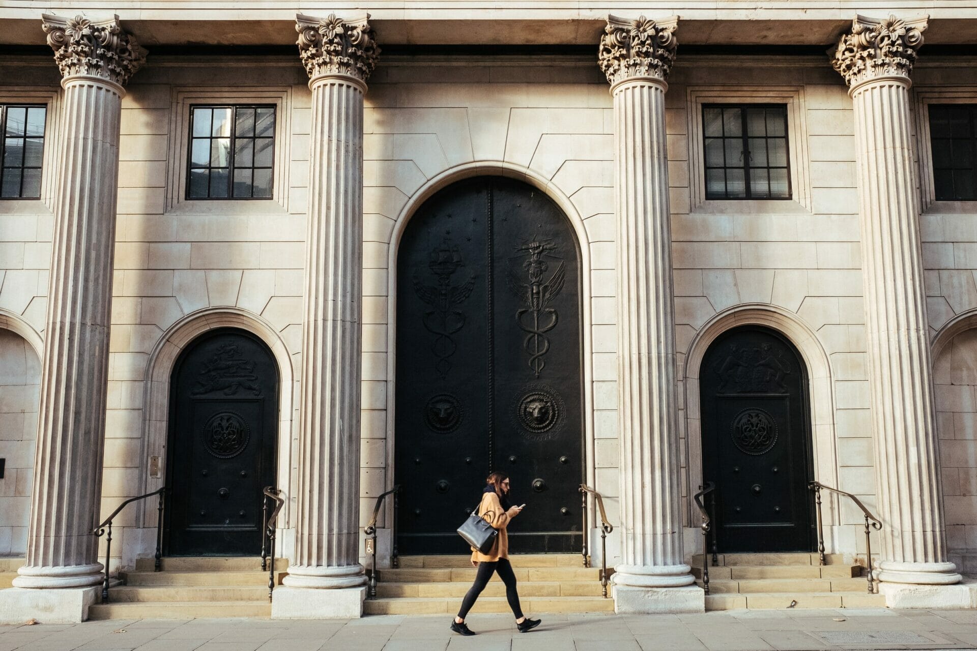 Rate decision: BOE to balance uncertain politics, struggling households and a bearish bond market