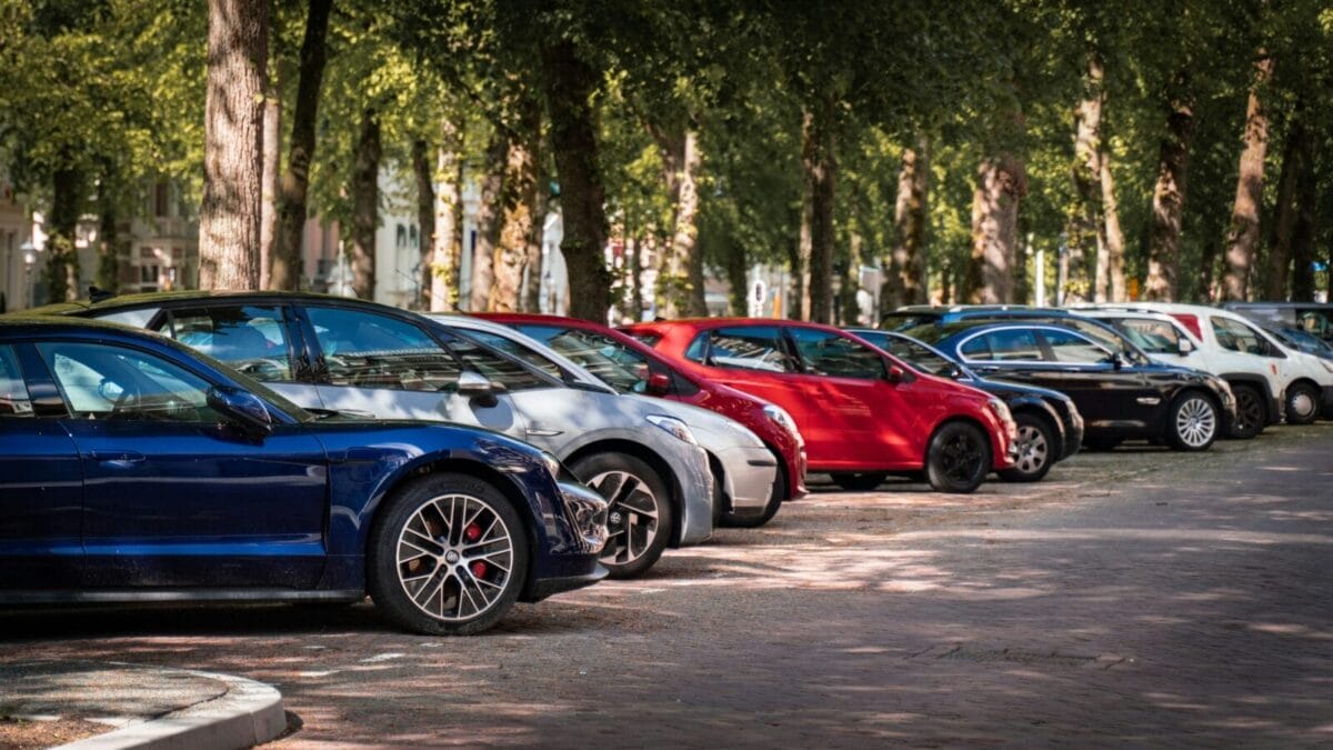 Side hustle brits earning £165 a day on their driveways