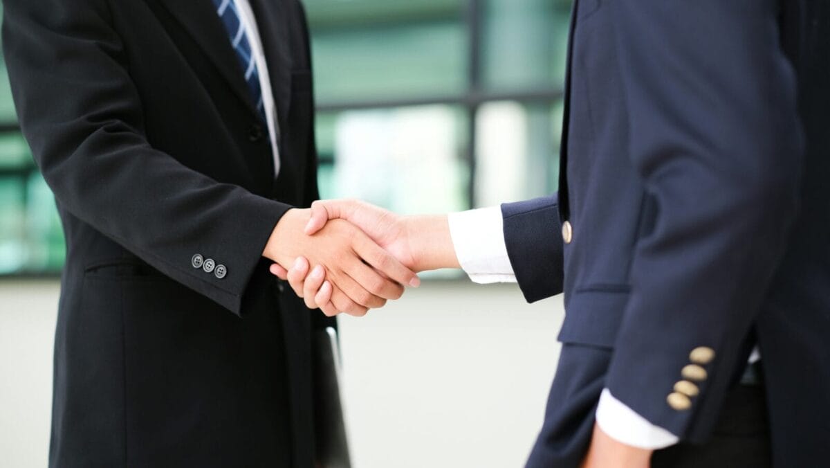 Unsplash - 07/08/2025 - handshake