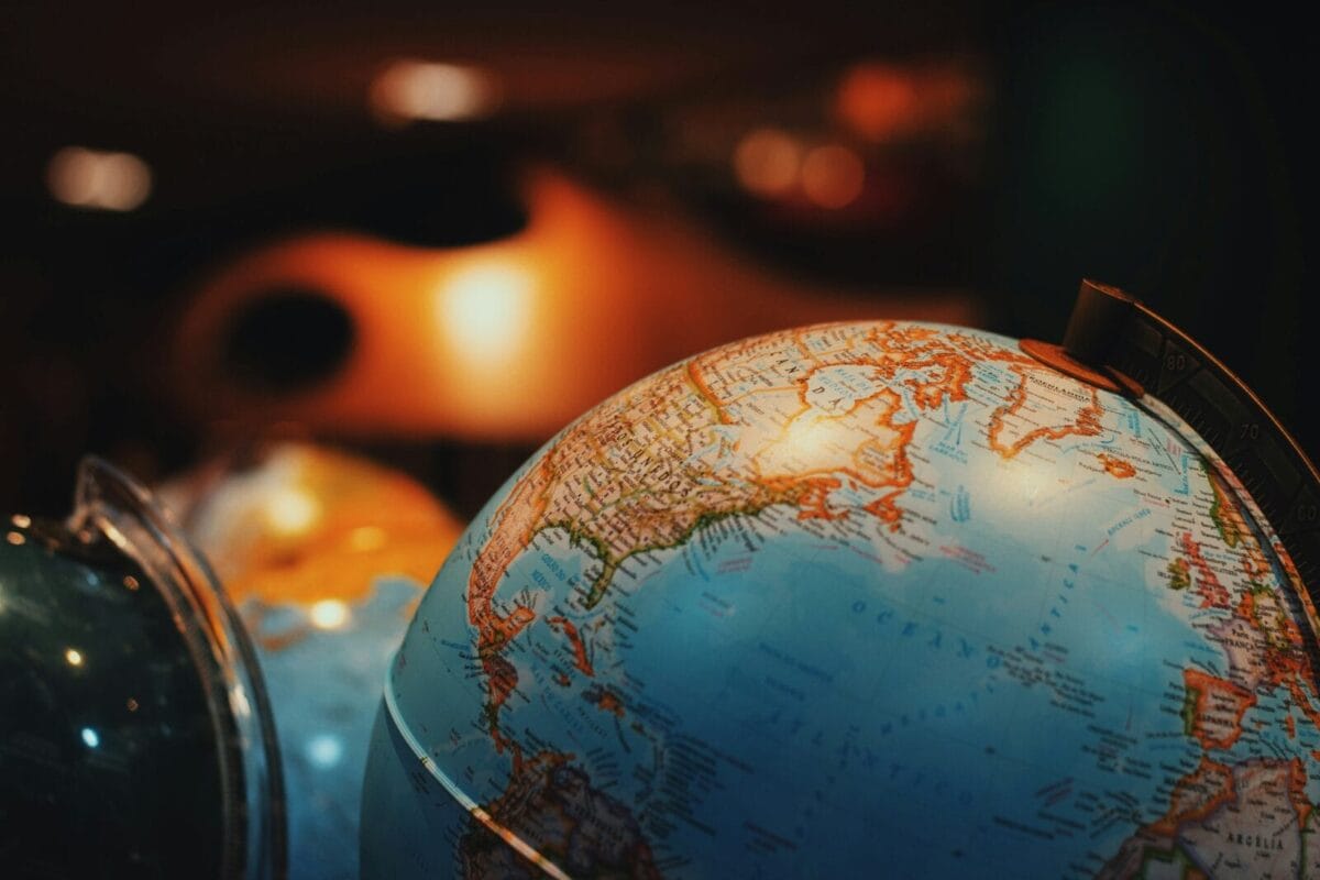 Weak start for the FTSE as caution remains amid tariff threat to global economy