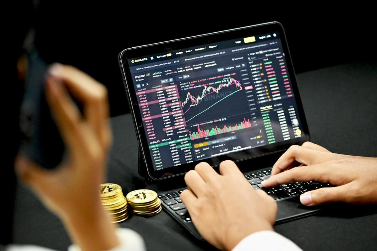 Market Report: Markets mixed as heat builds in US economy