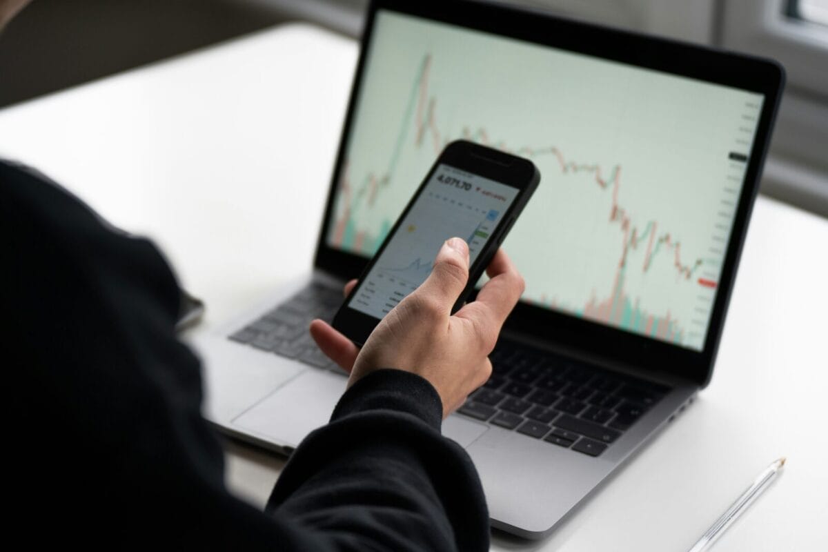 Stagflation-proof your investments now, warns deVere CEO