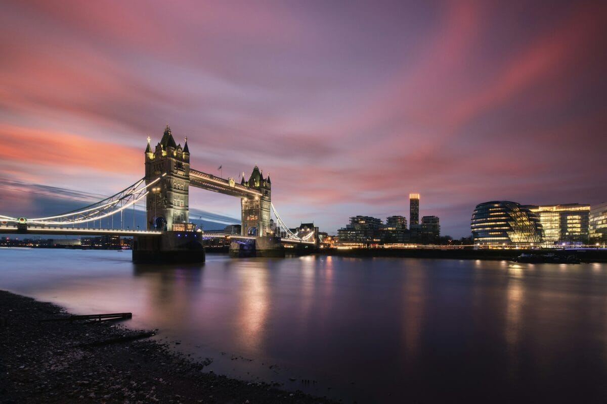 Experts react as UK economy showed surprisingly strong growth in February